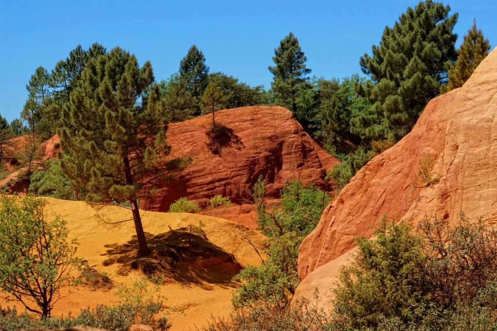 Rustrel et le Colorado provençal